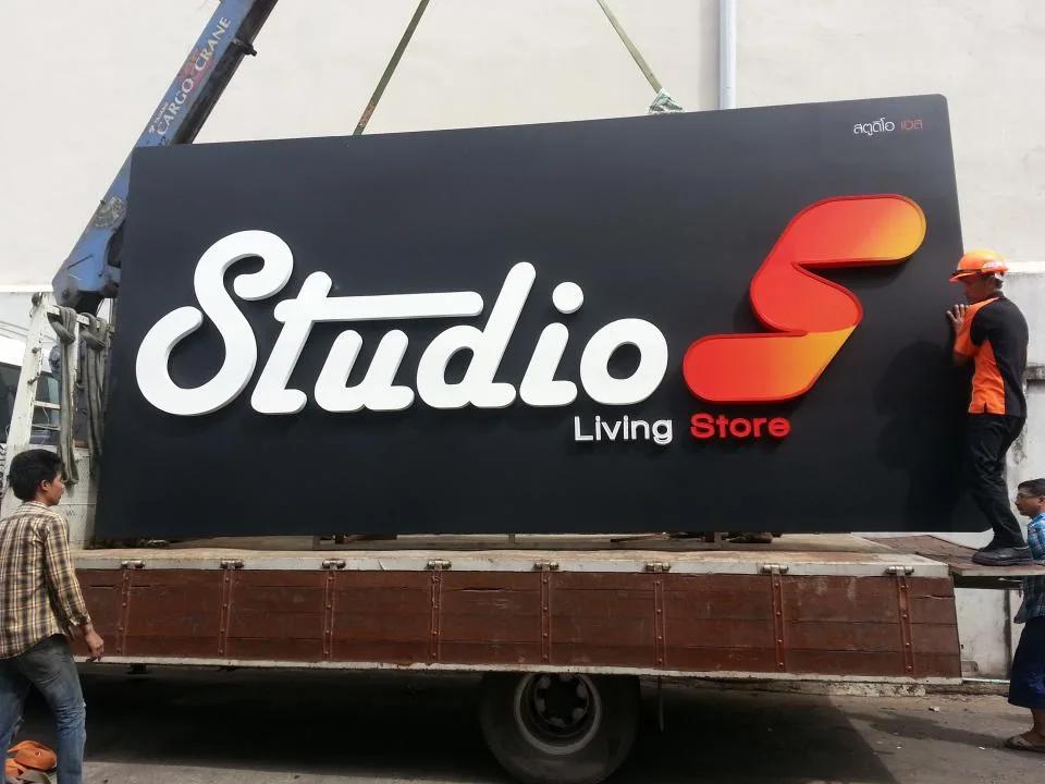 ผลงานป้ายป้ายไฟออกหลัง Studio S