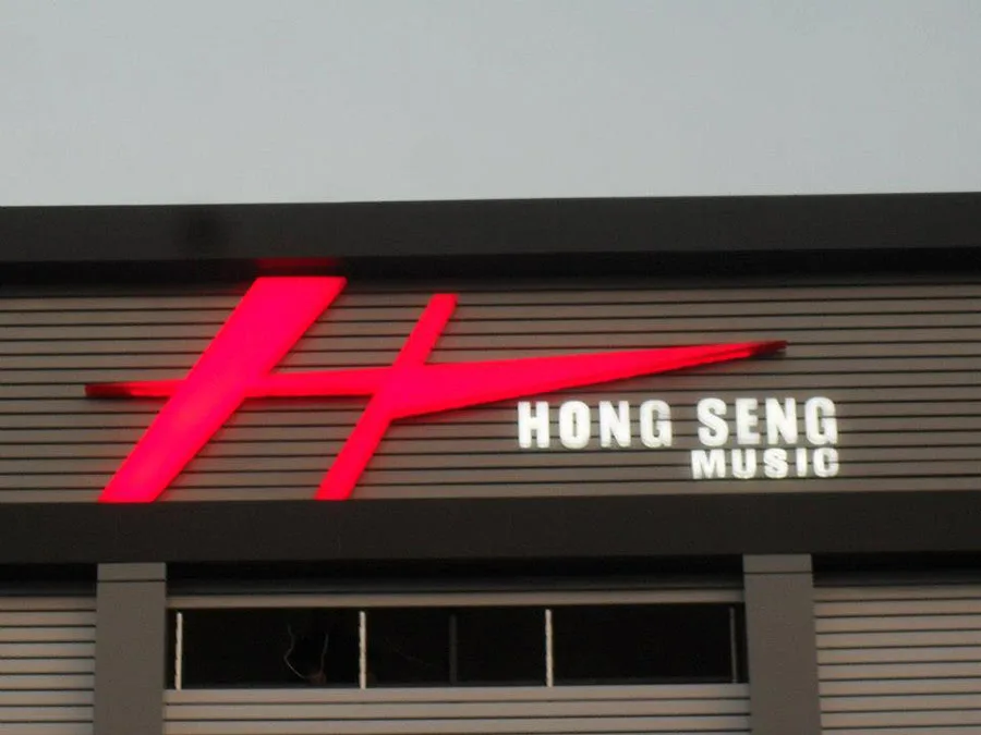 ผลงานป้ายตัวอักษรสแตนเลสทำสีออกไฟ ป้ายทำสีออกไฟ Hong seng Music